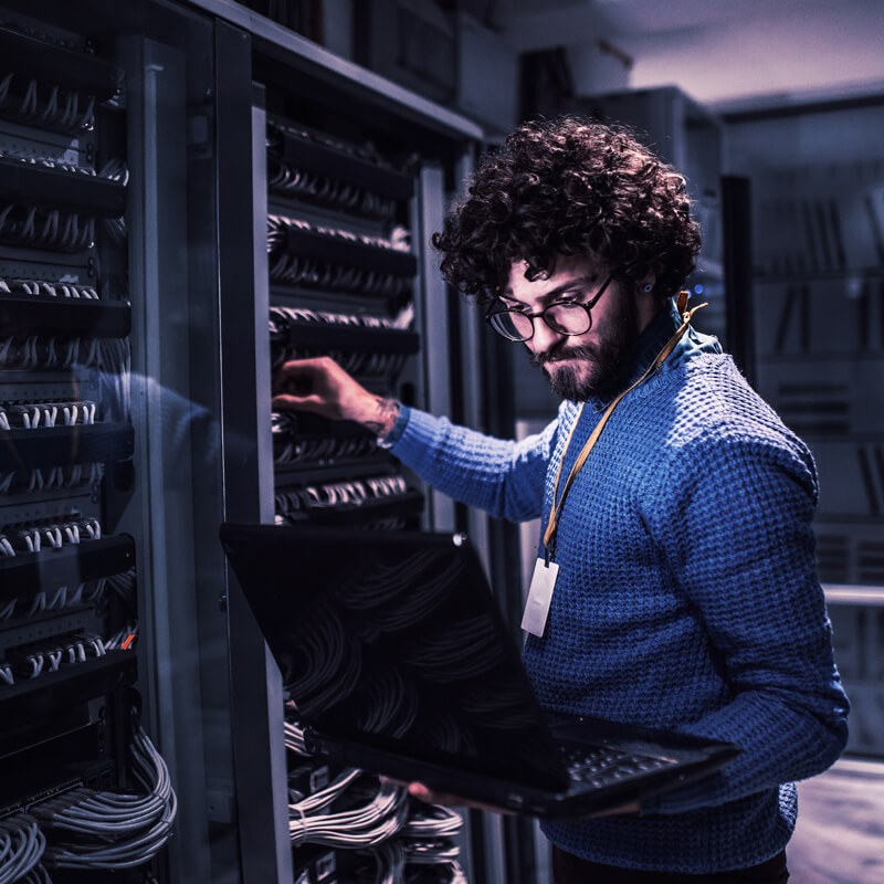 Man-stood-at-server Man-stood-at-server - cloud security