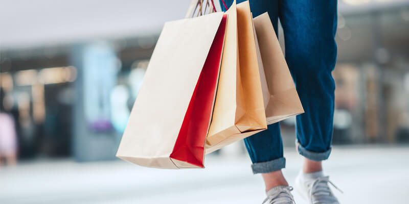 Lady carrying shopping bags - Distribution