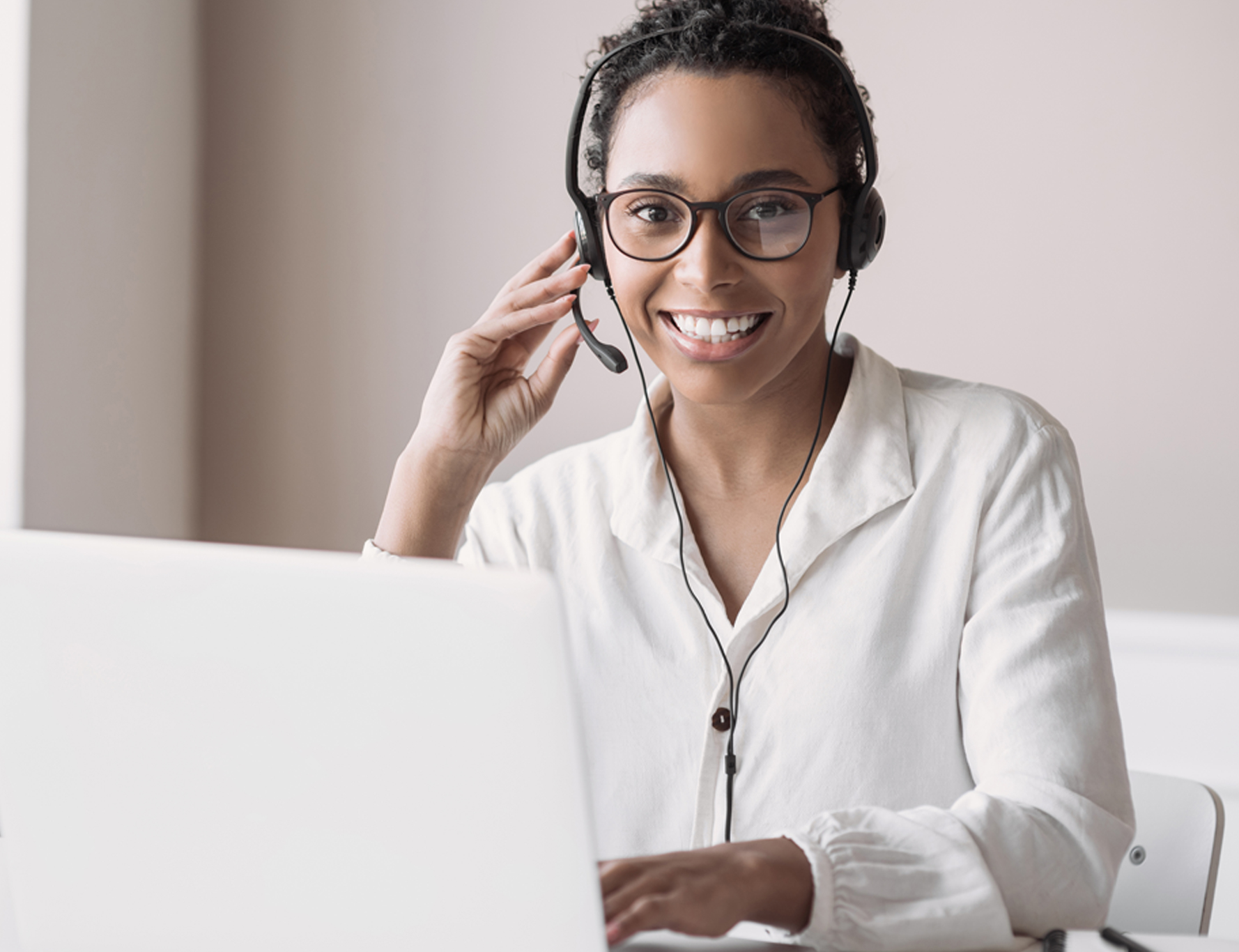 woman-on-phone Lady with headset - data enrichment - Open GI Covered July
